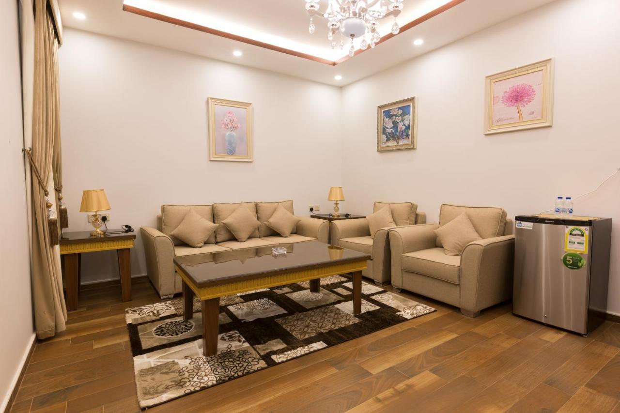 Luxury Hotel Apartments Табук Экстерьер фото